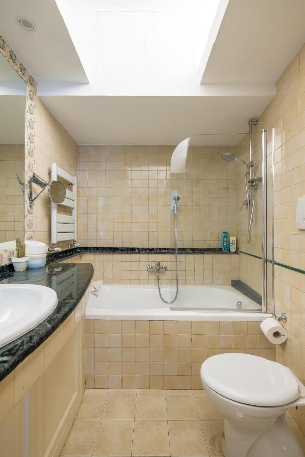 Charming Apartment With Patio A Few Steps From Colosseum Ngoại thất bức ảnh