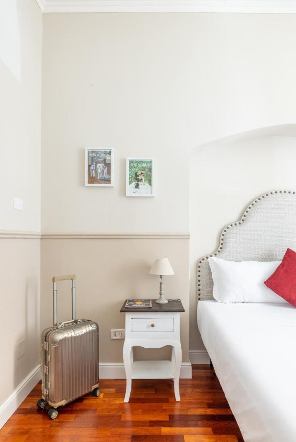 Charming Apartment With Patio A Few Steps From Colosseum Ngoại thất bức ảnh