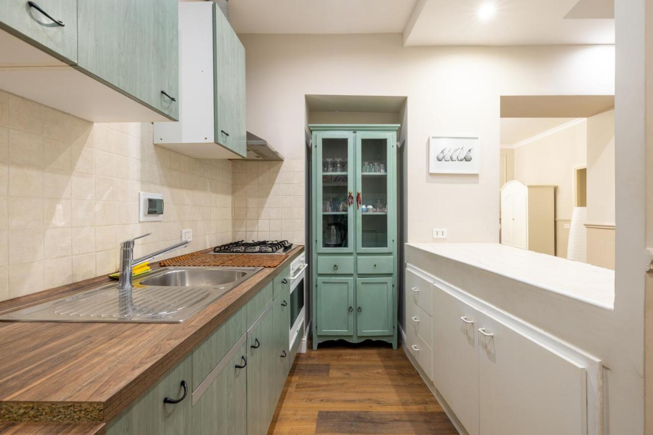 Charming Apartment With Patio A Few Steps From Colosseum Ngoại thất bức ảnh